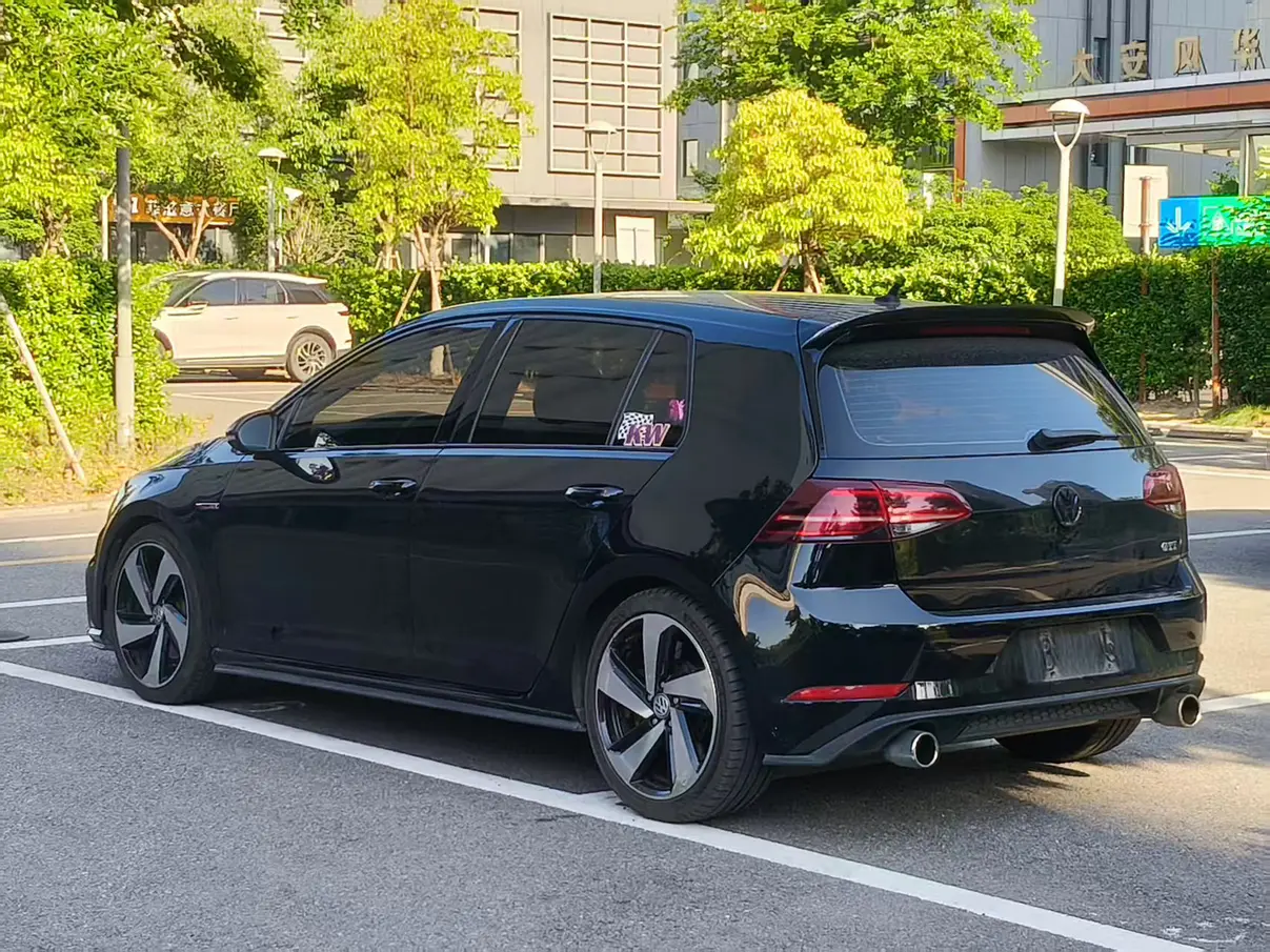 Volkswagen Golf GTI