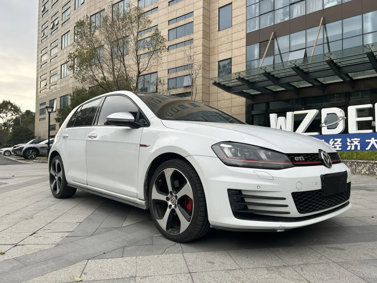 Volkswagen Golf GTI