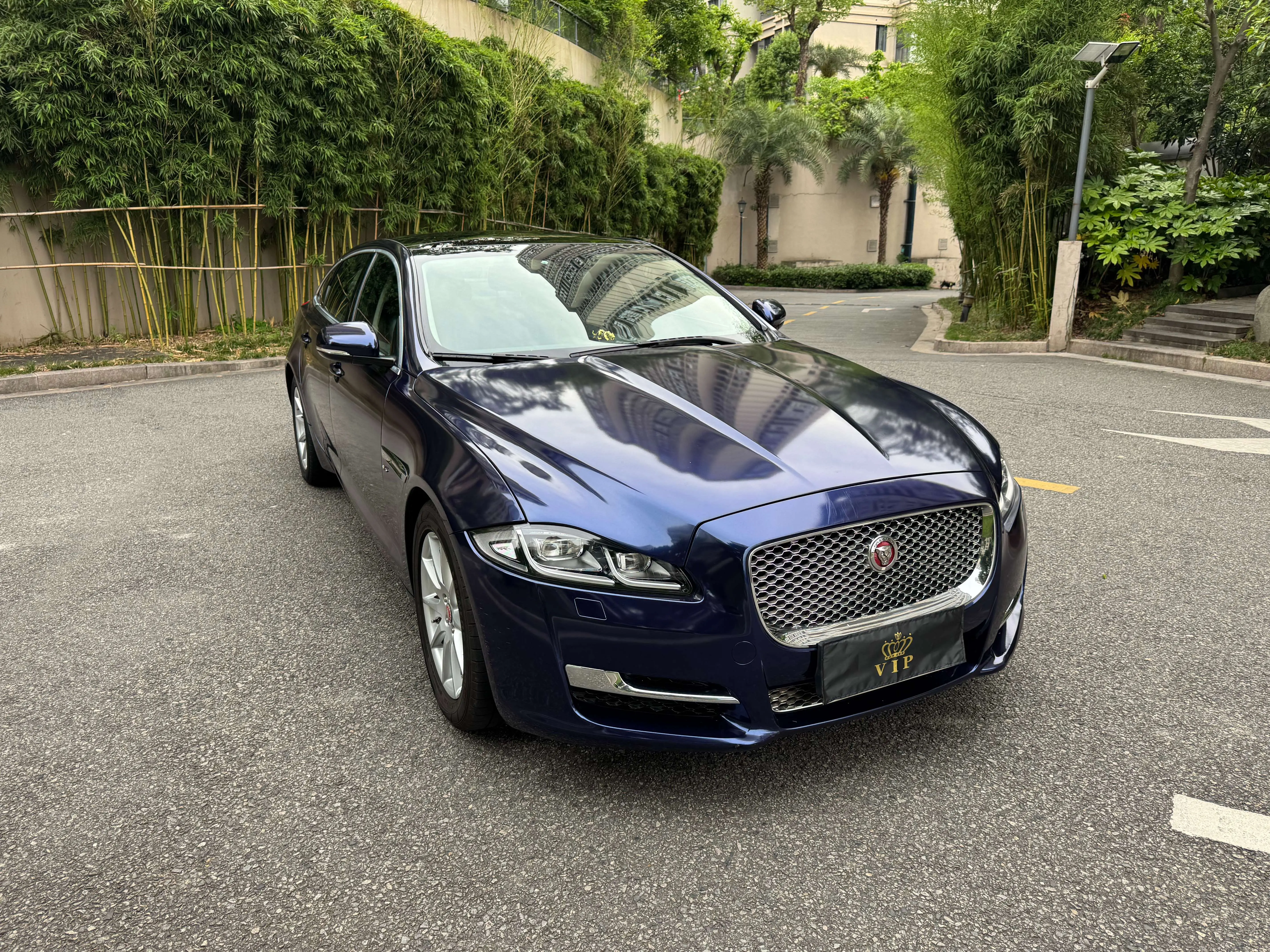 Jaguar XJ