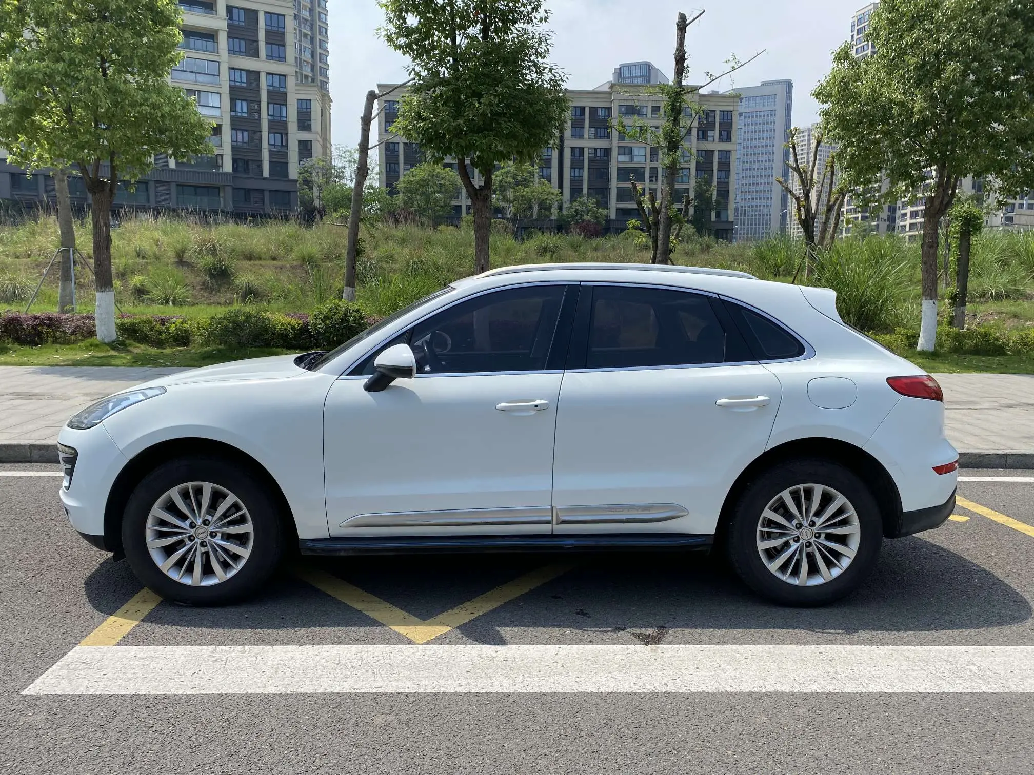 Zotye SR9