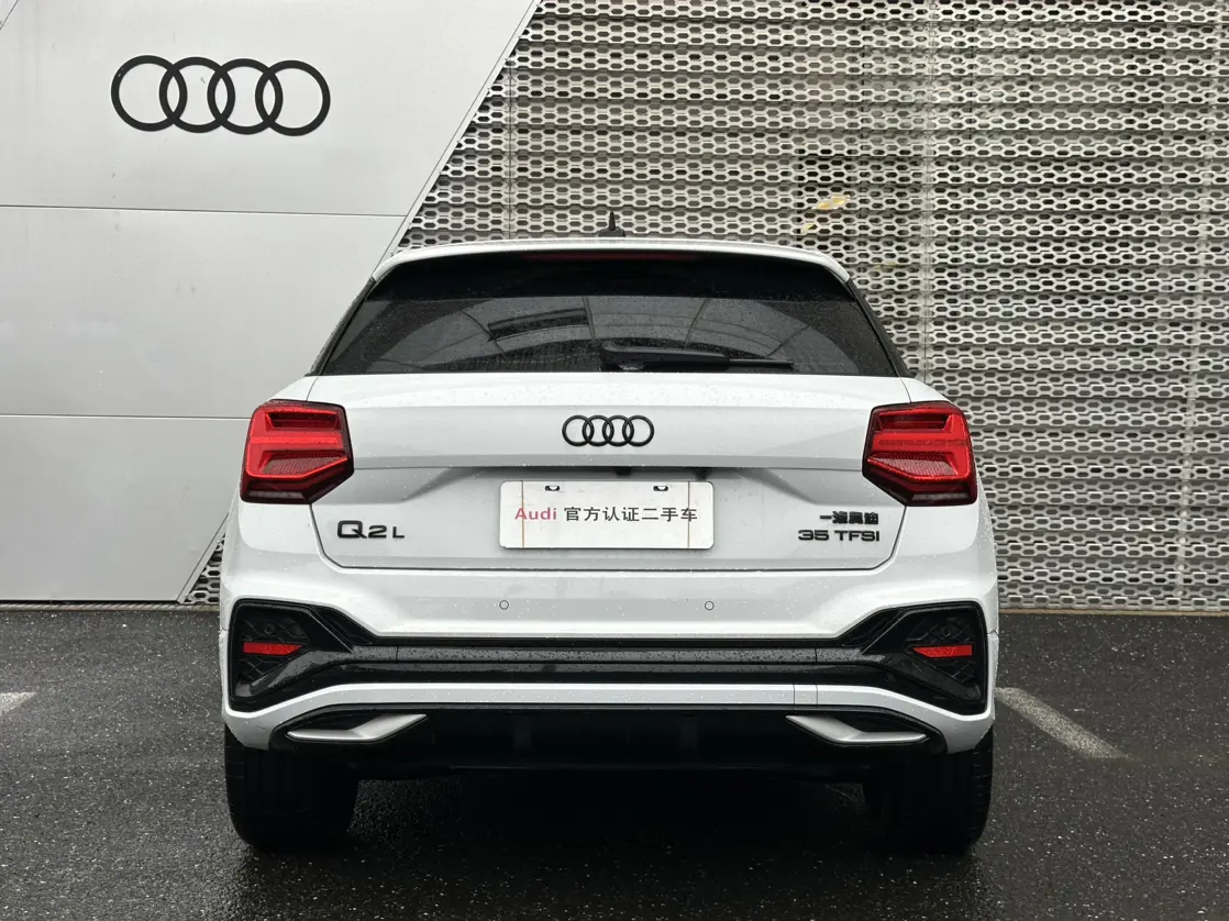 Audi Q2L