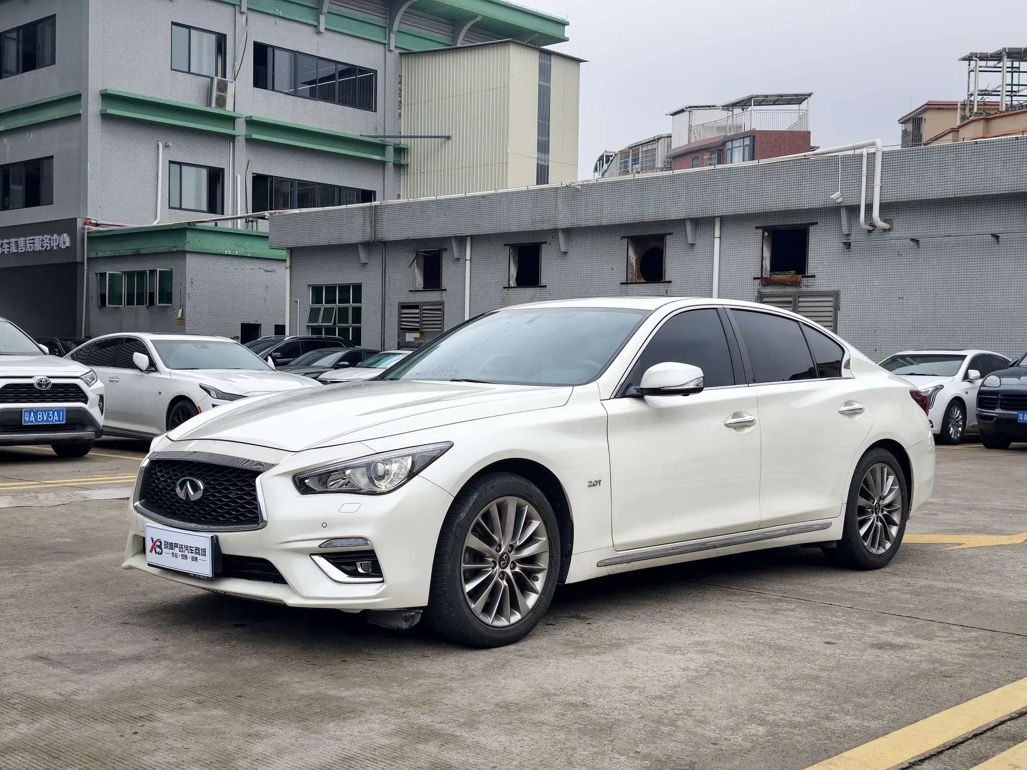 Infiniti Q50L