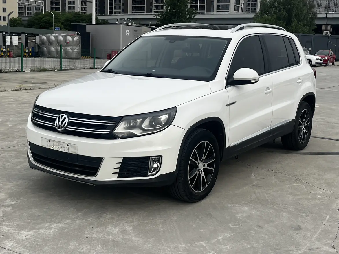 Volkswagen Tiguan (Tharu)