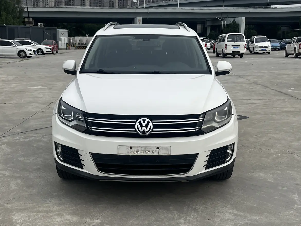 Volkswagen Tiguan (Tharu)