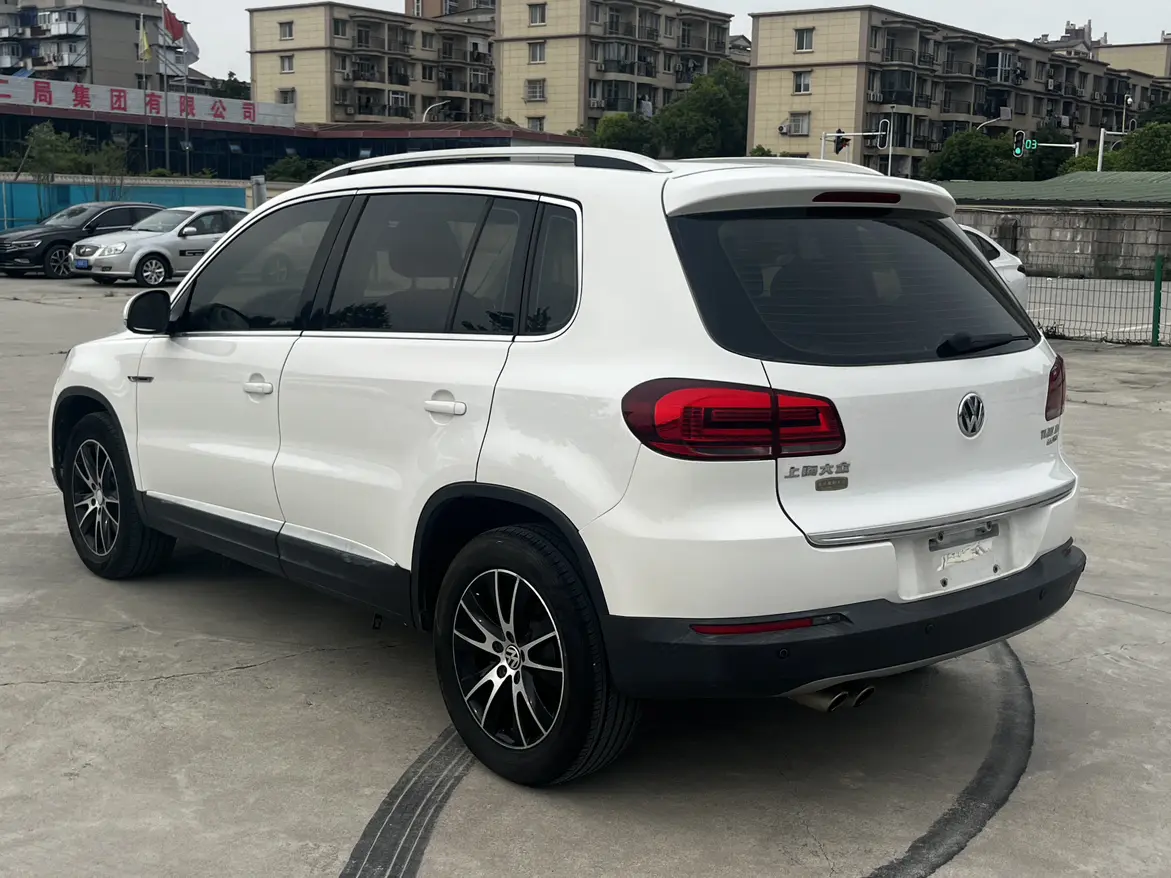 Volkswagen Tiguan (Tharu)