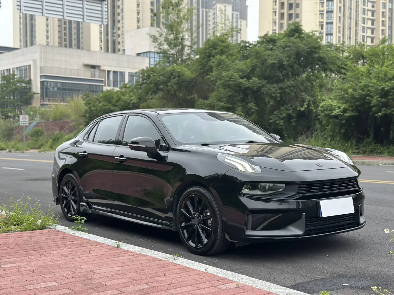 Lynk & Co 03