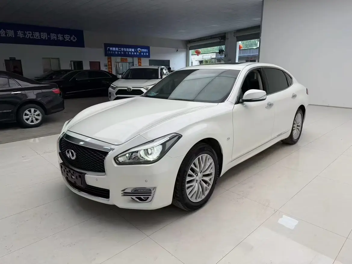 Infiniti Q70