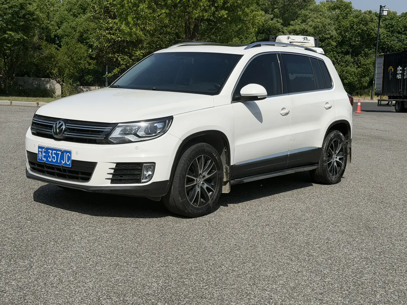 Volkswagen Tiguan (Tharu)