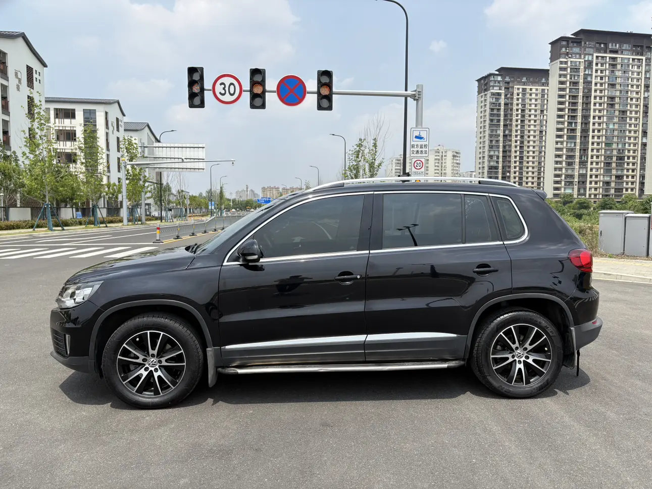 Volkswagen Tiguan (Tharu)