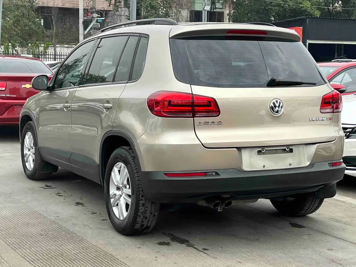 Volkswagen Tiguan (Tharu)