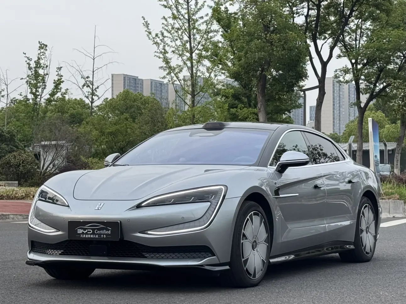 BYD Looking up at the U7 EV