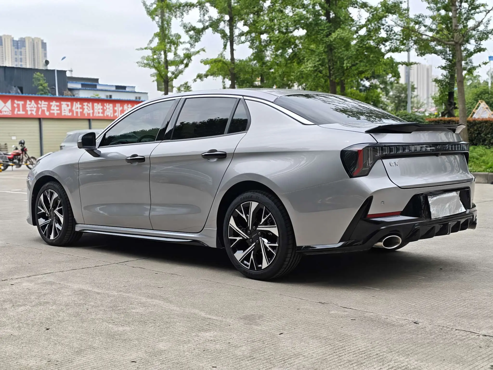 Lynk & Co 03