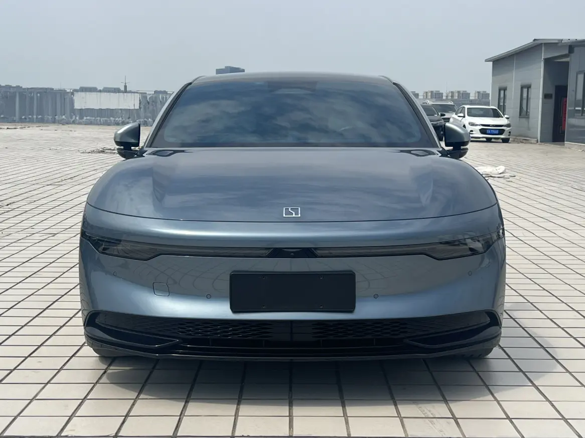 ZEEKR 007