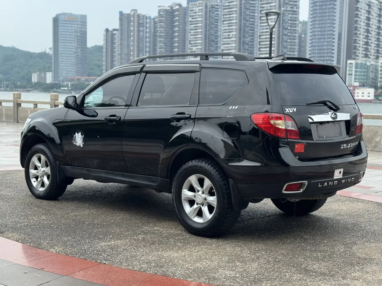 Lu Feng Landwind X8