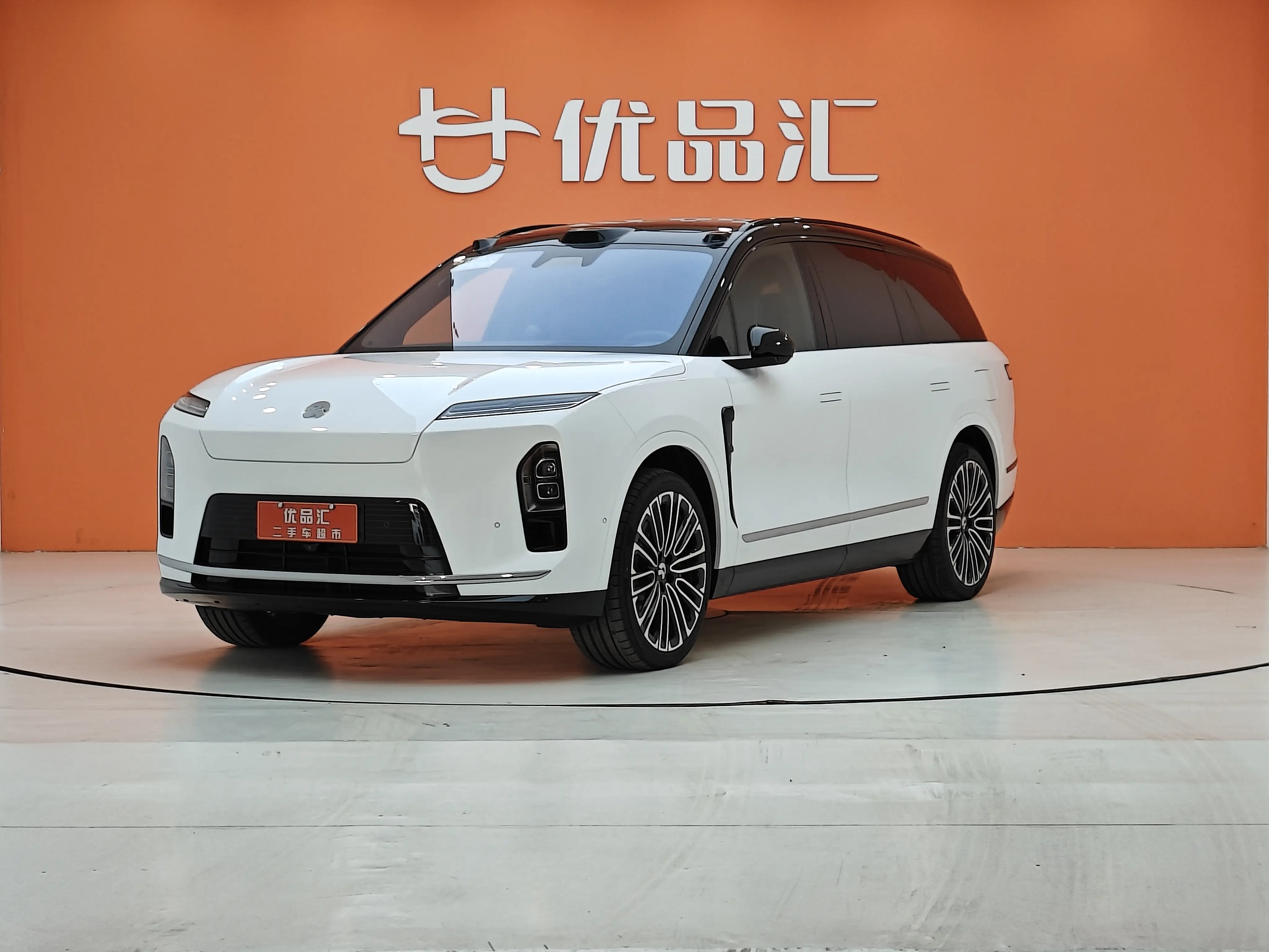 NIO ES8