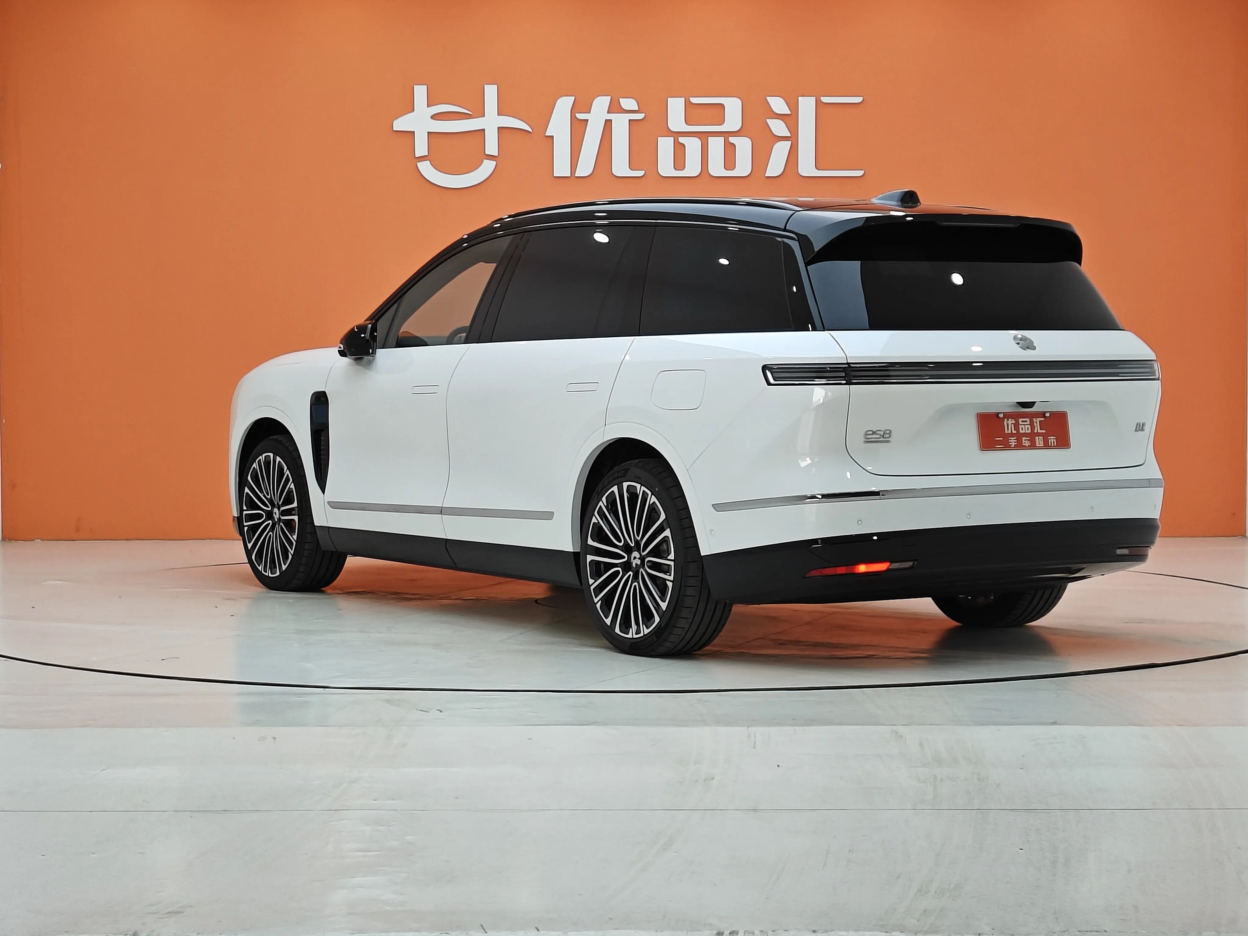 NIO ES8