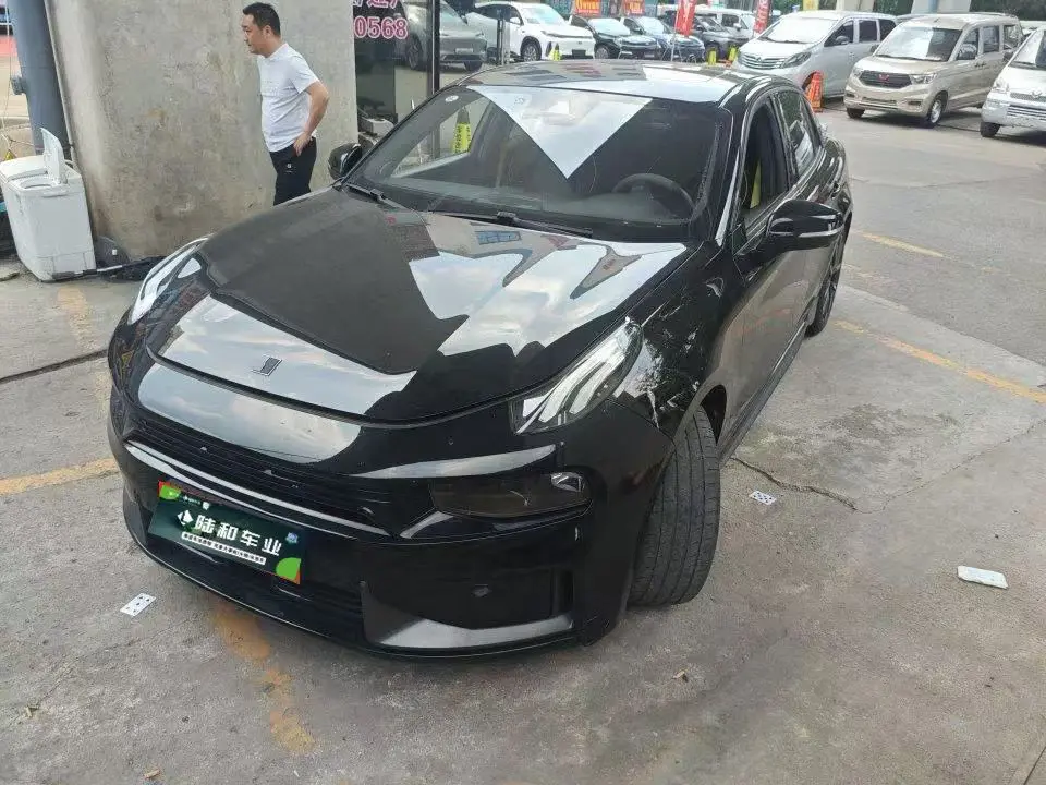 Lynk & Co 03