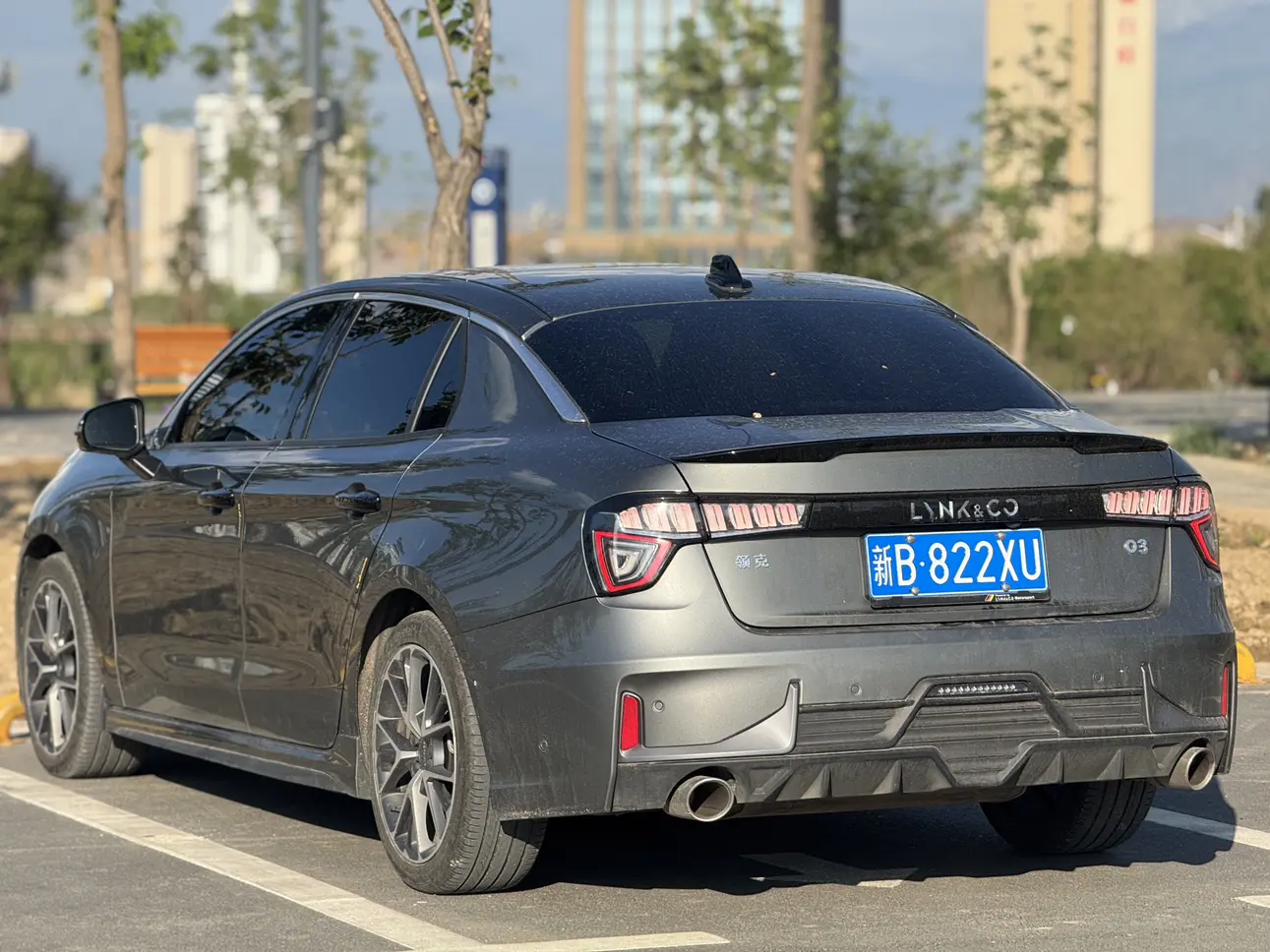 Lynk & Co 03