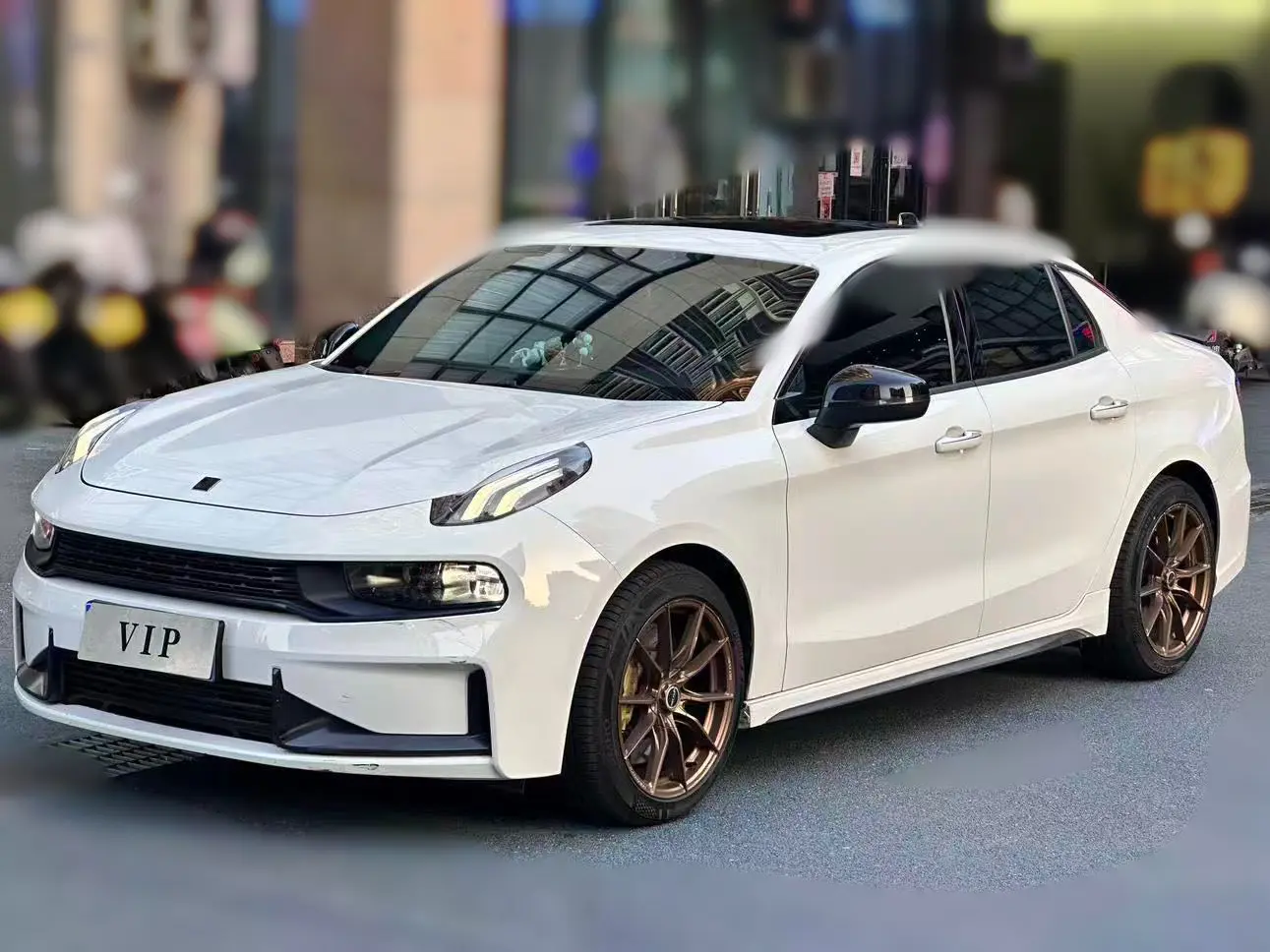 Lynk & Co 03