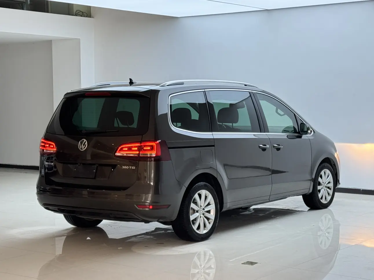 Volkswagen Sharon