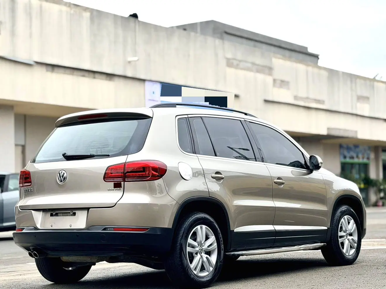 Volkswagen Tiguan (Tharu)