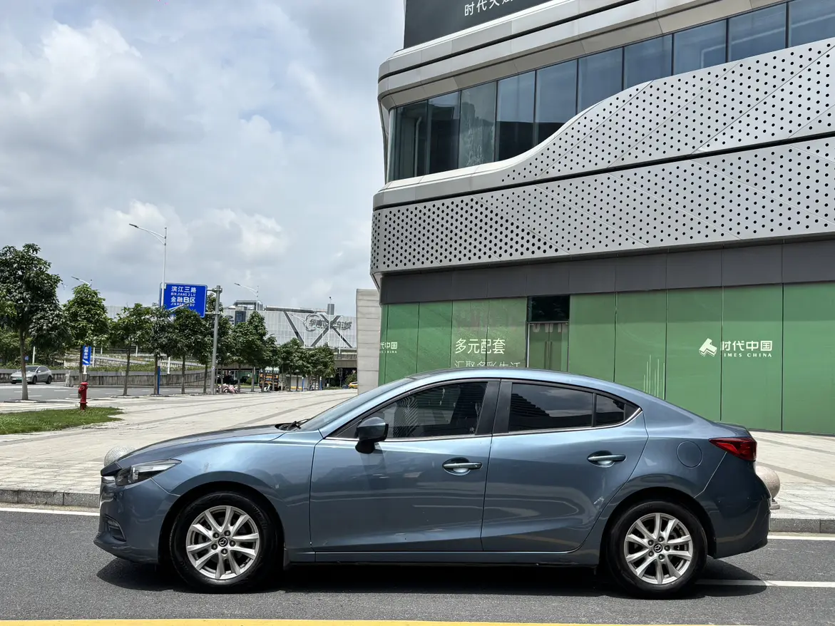 Mazda Axela