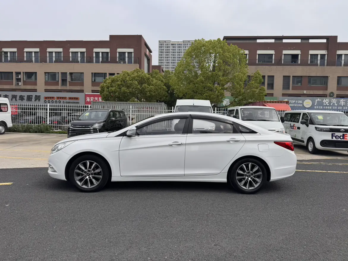 Hyundai Sonata eight