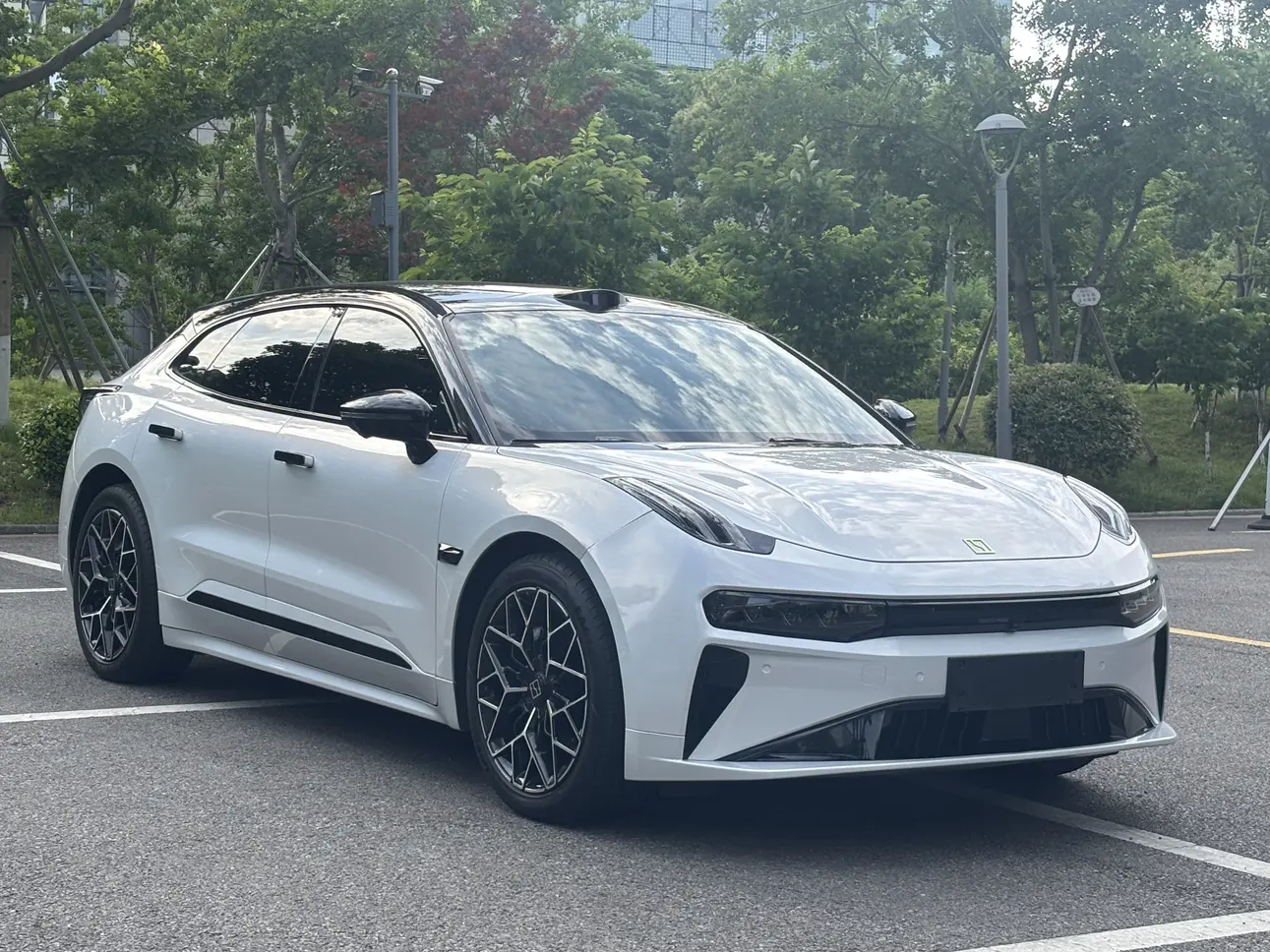 ZEEKR 001
