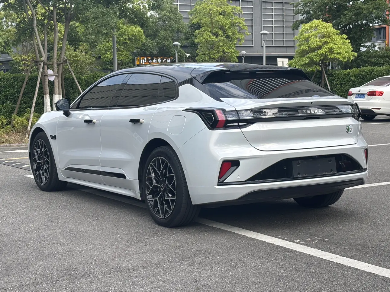 ZEEKR 001