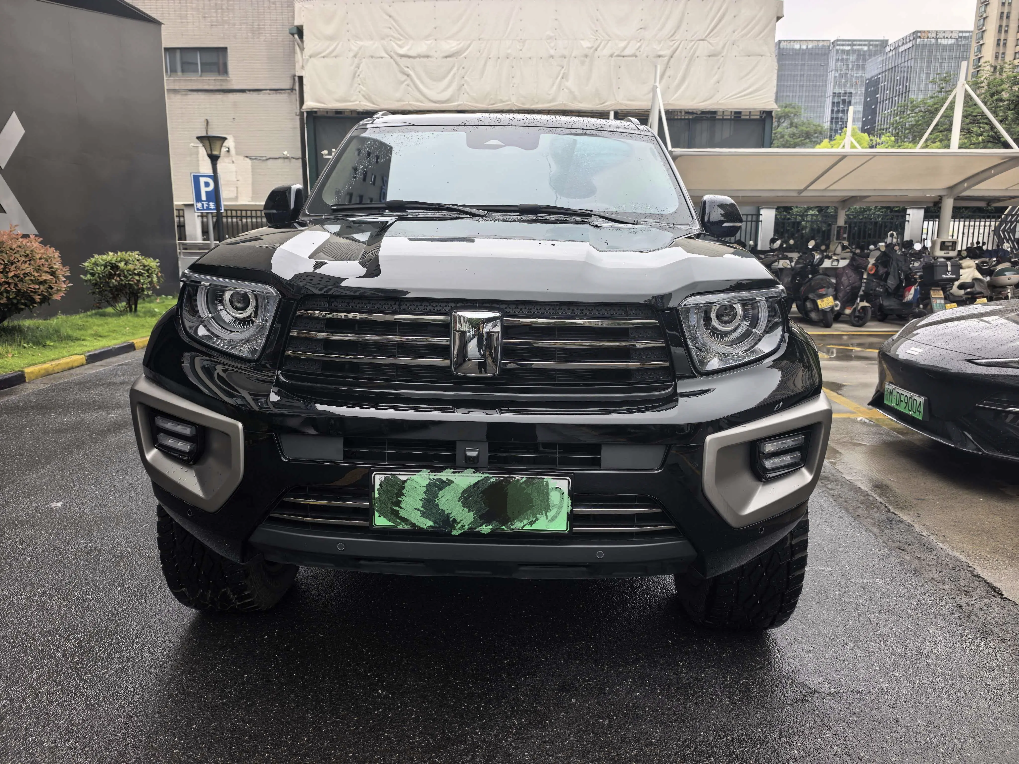 Tank 700Hi4-T