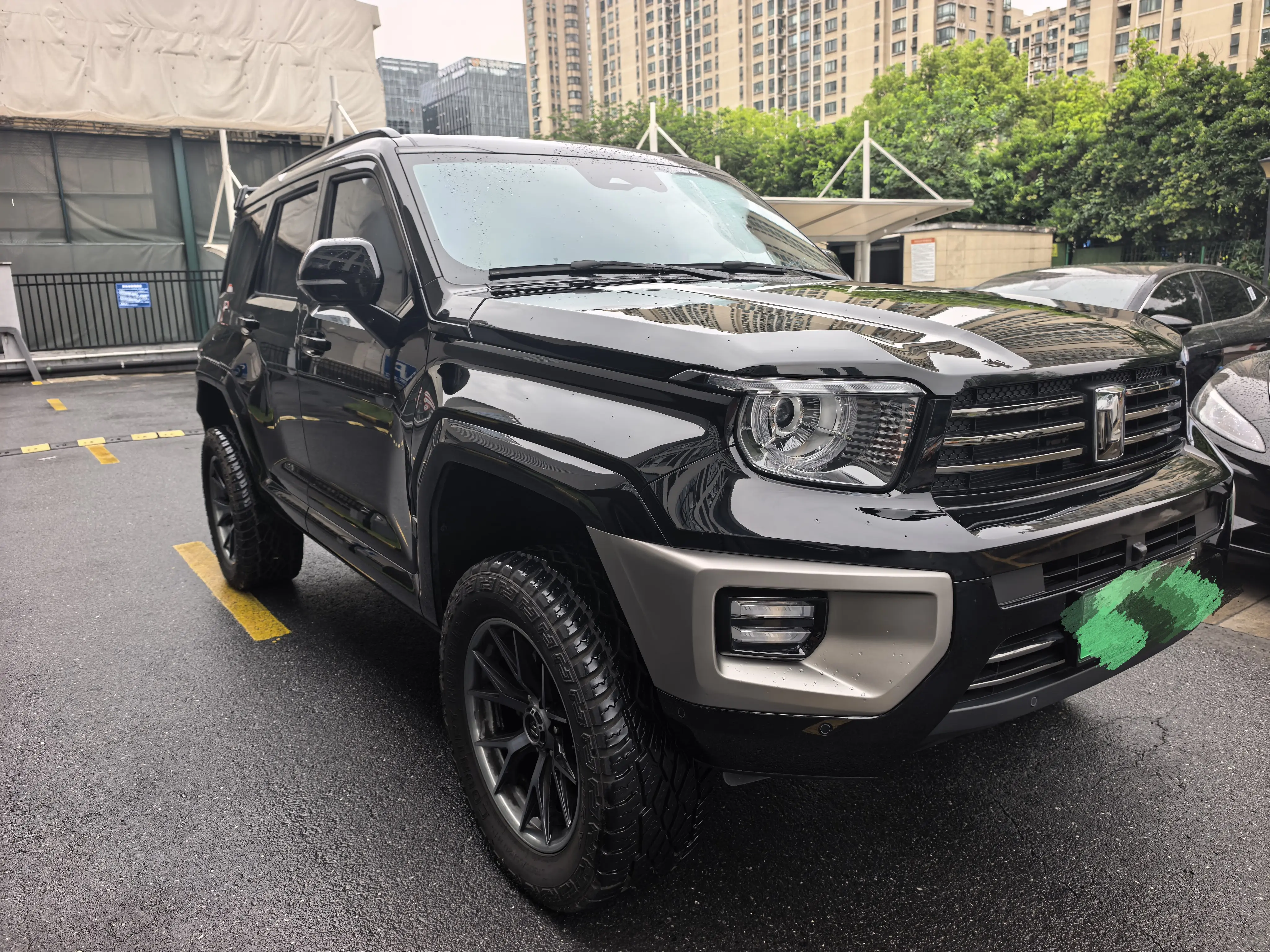 Tank 700Hi4-T