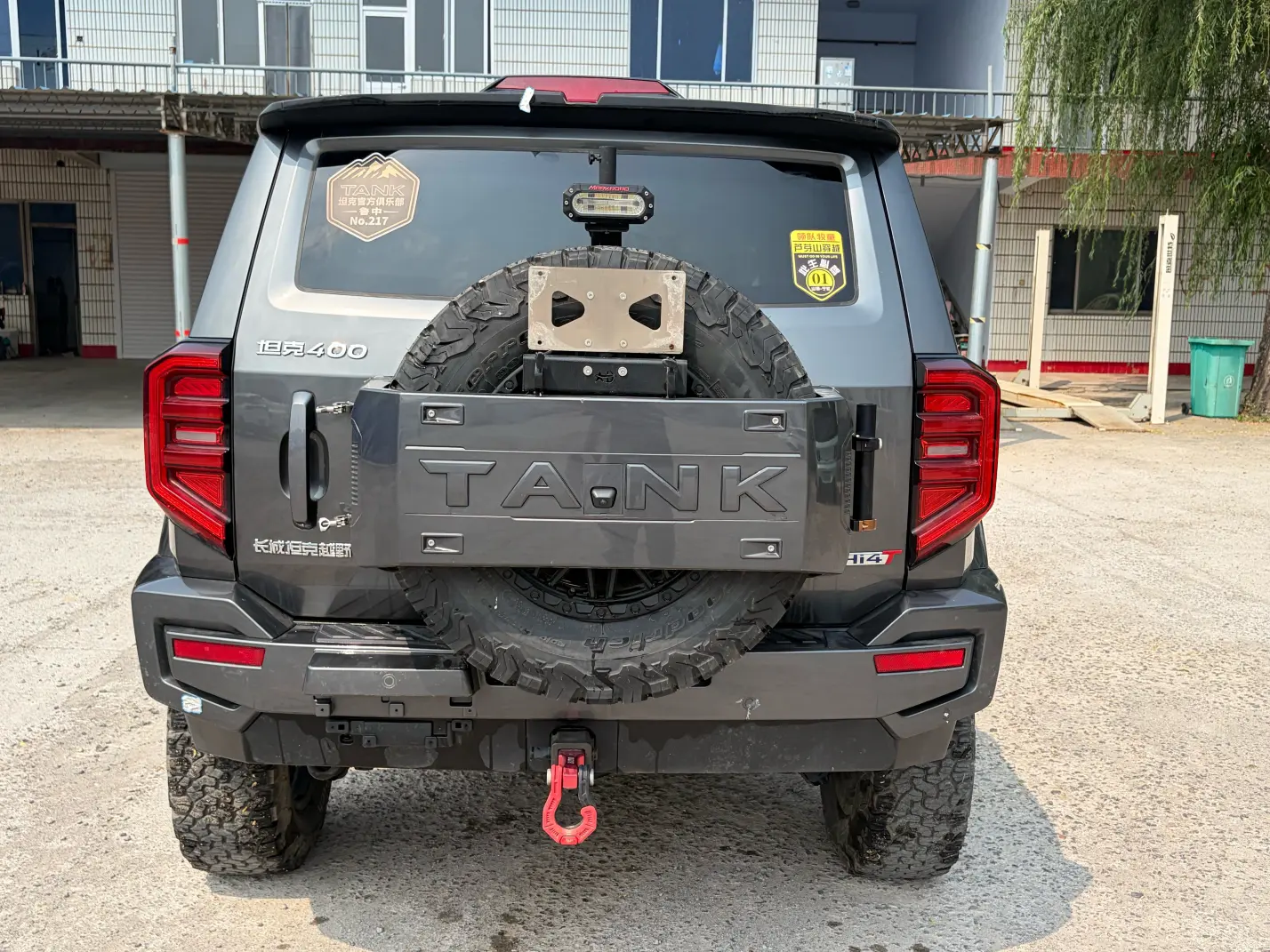 Tank 400Hi4-T