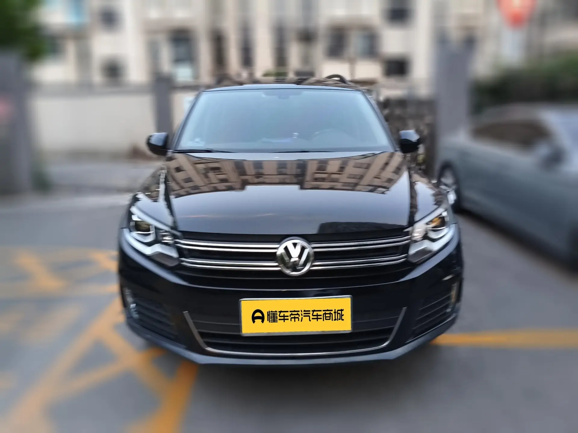 Volkswagen Tiguan (Tharu)