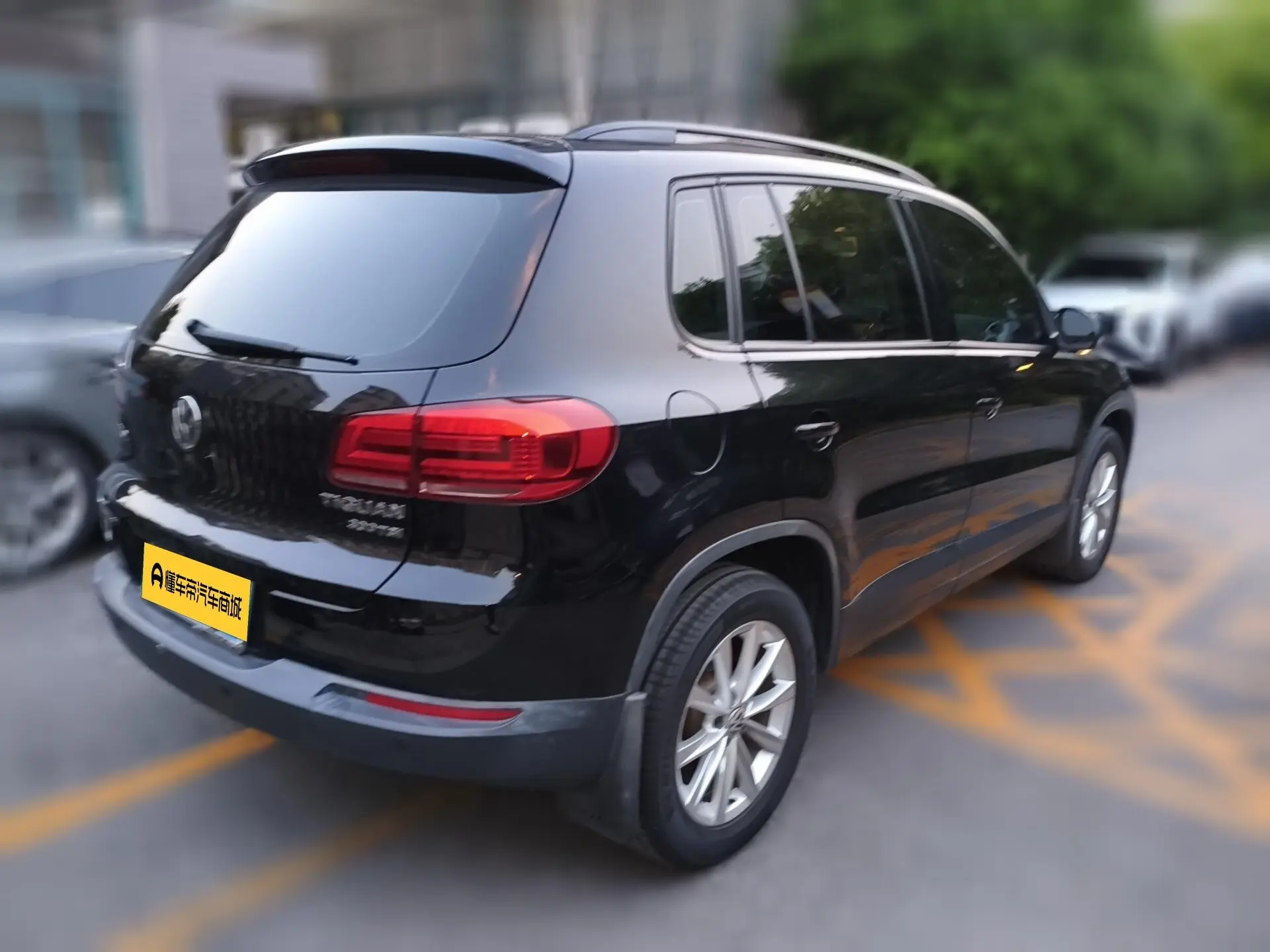 Volkswagen Tiguan (Tharu)