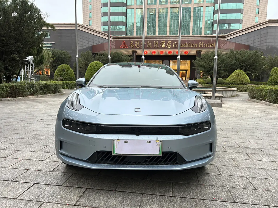 ZEEKR 001