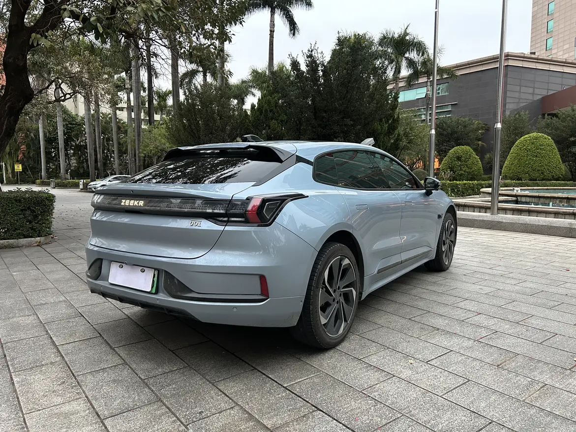 ZEEKR 001