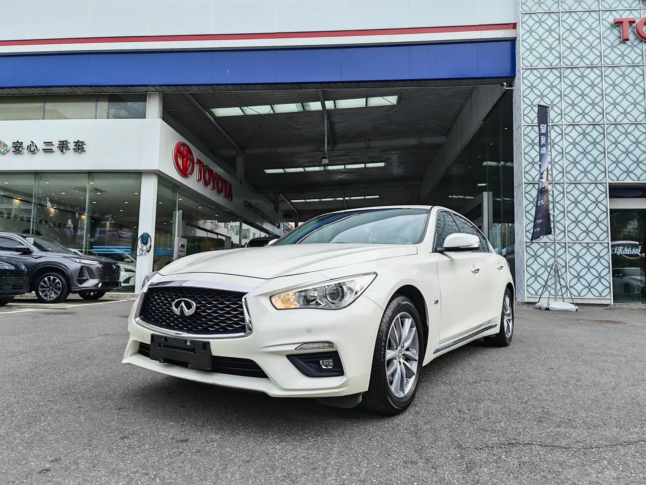 Infiniti Q50L