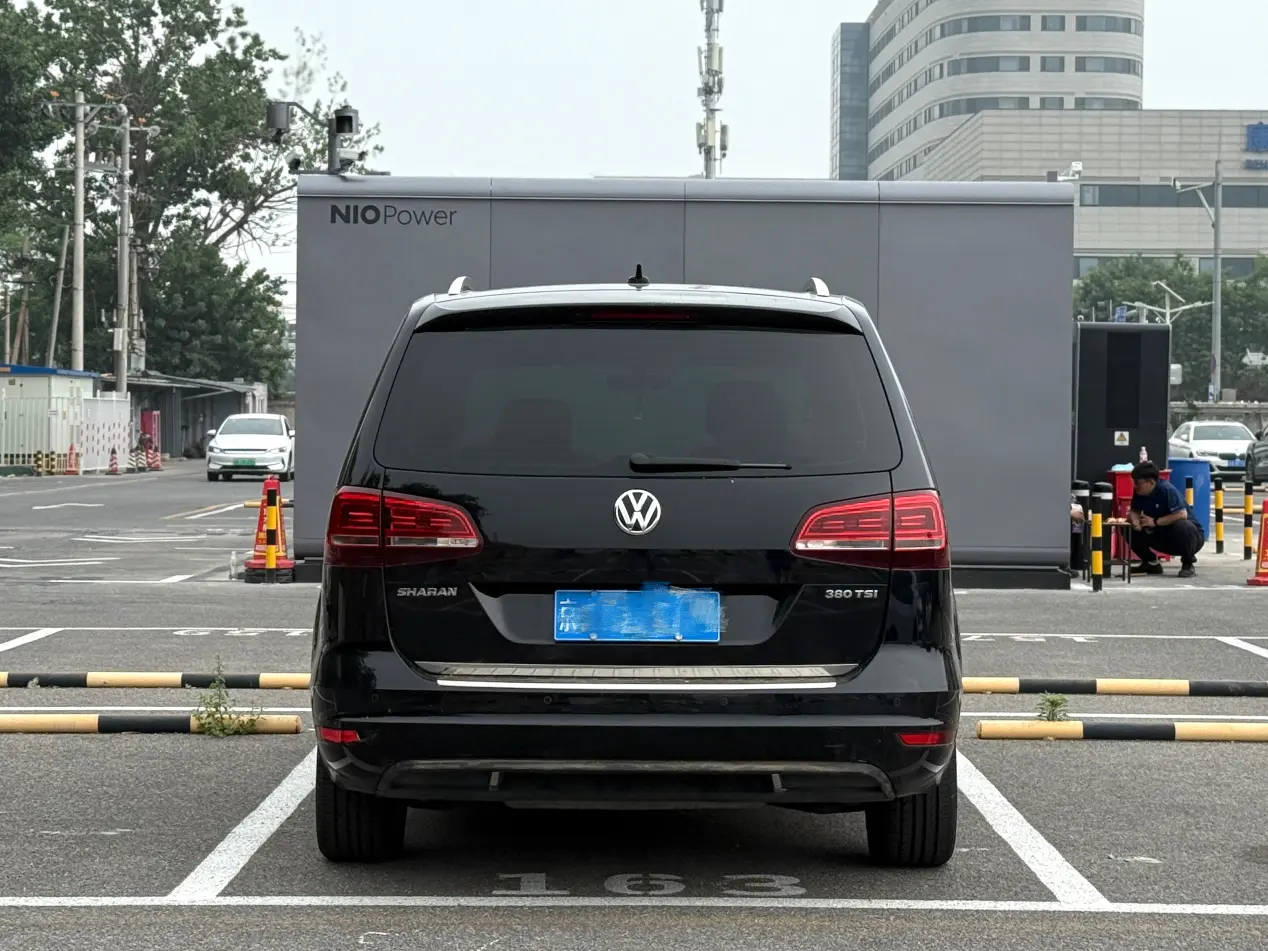 Volkswagen Sharon