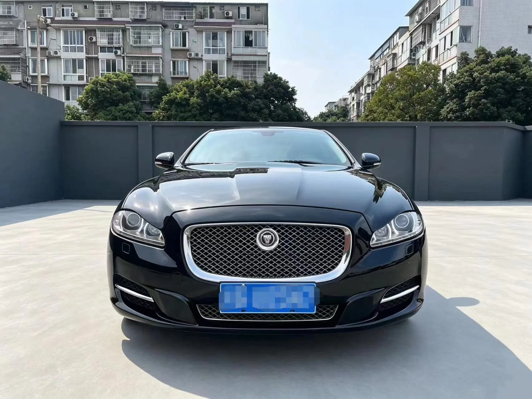 Jaguar XJ