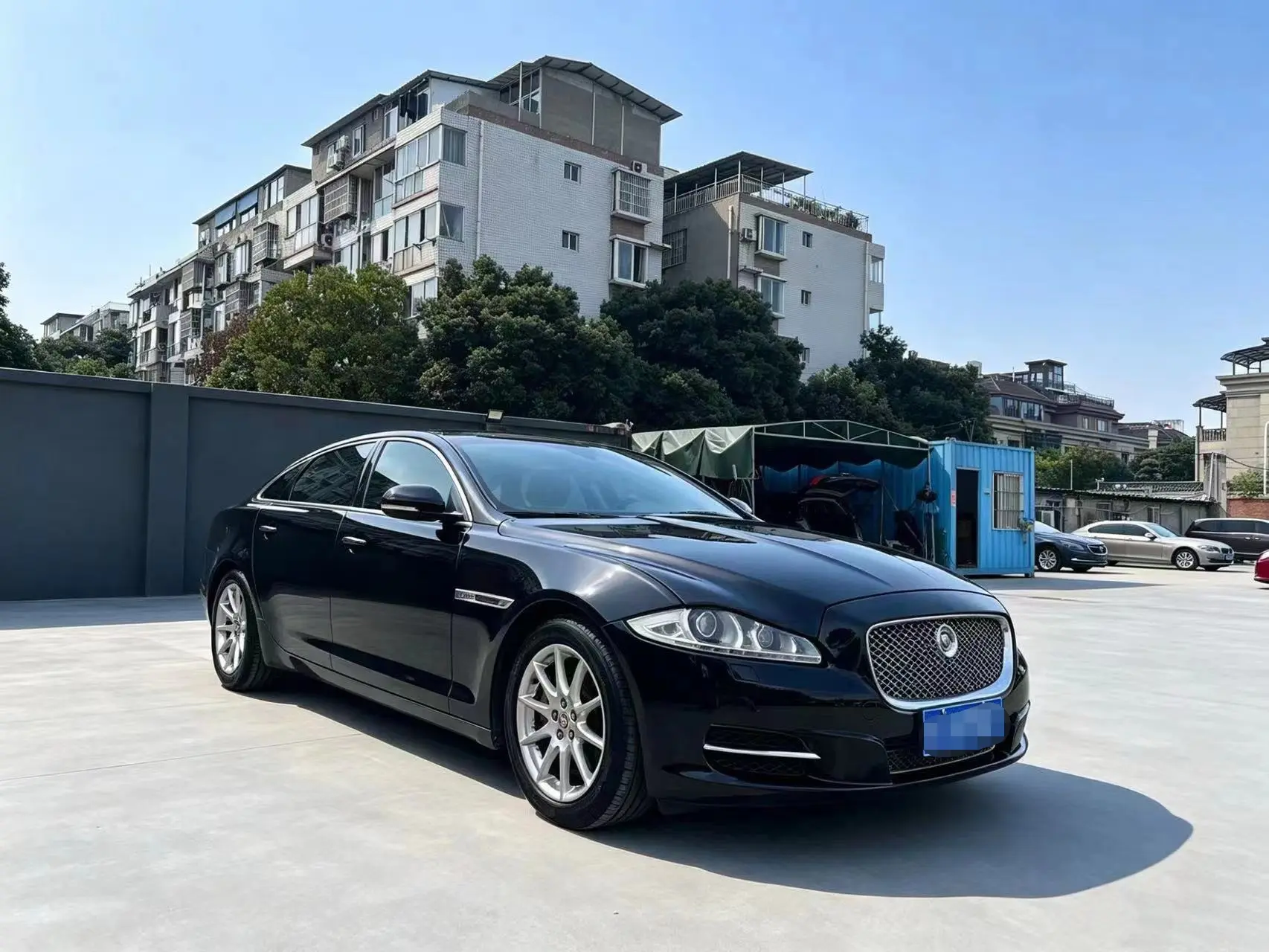 Jaguar XJ