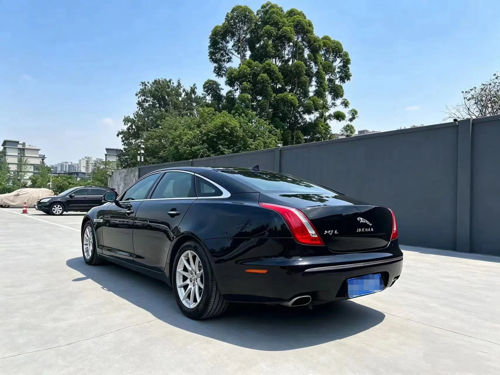 Jaguar XJ