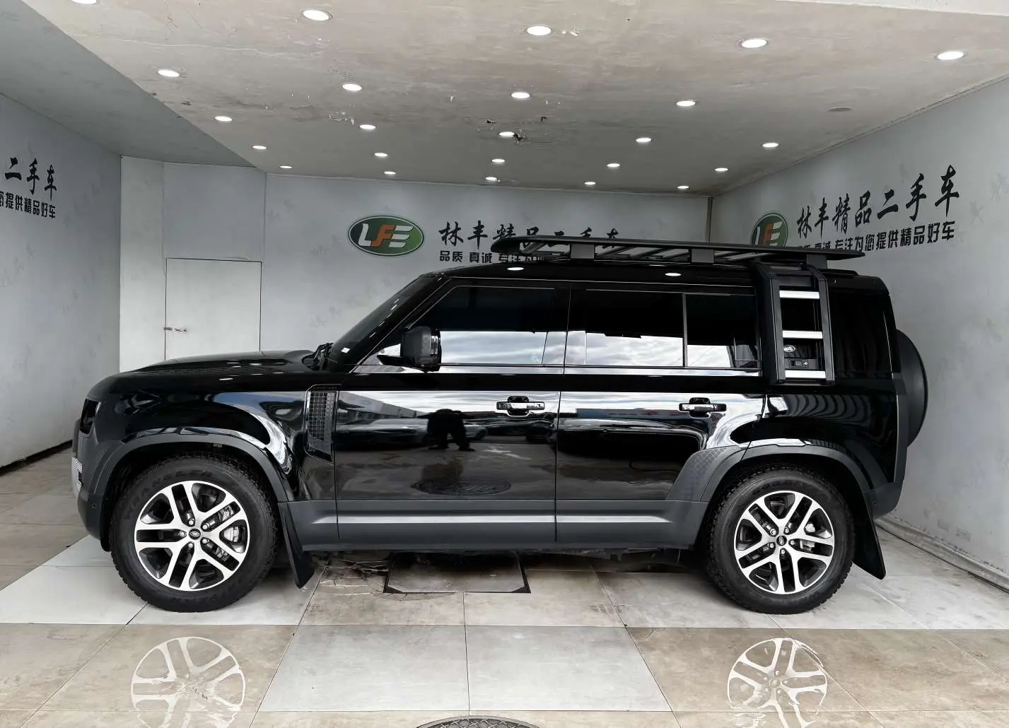 Land Rover guard