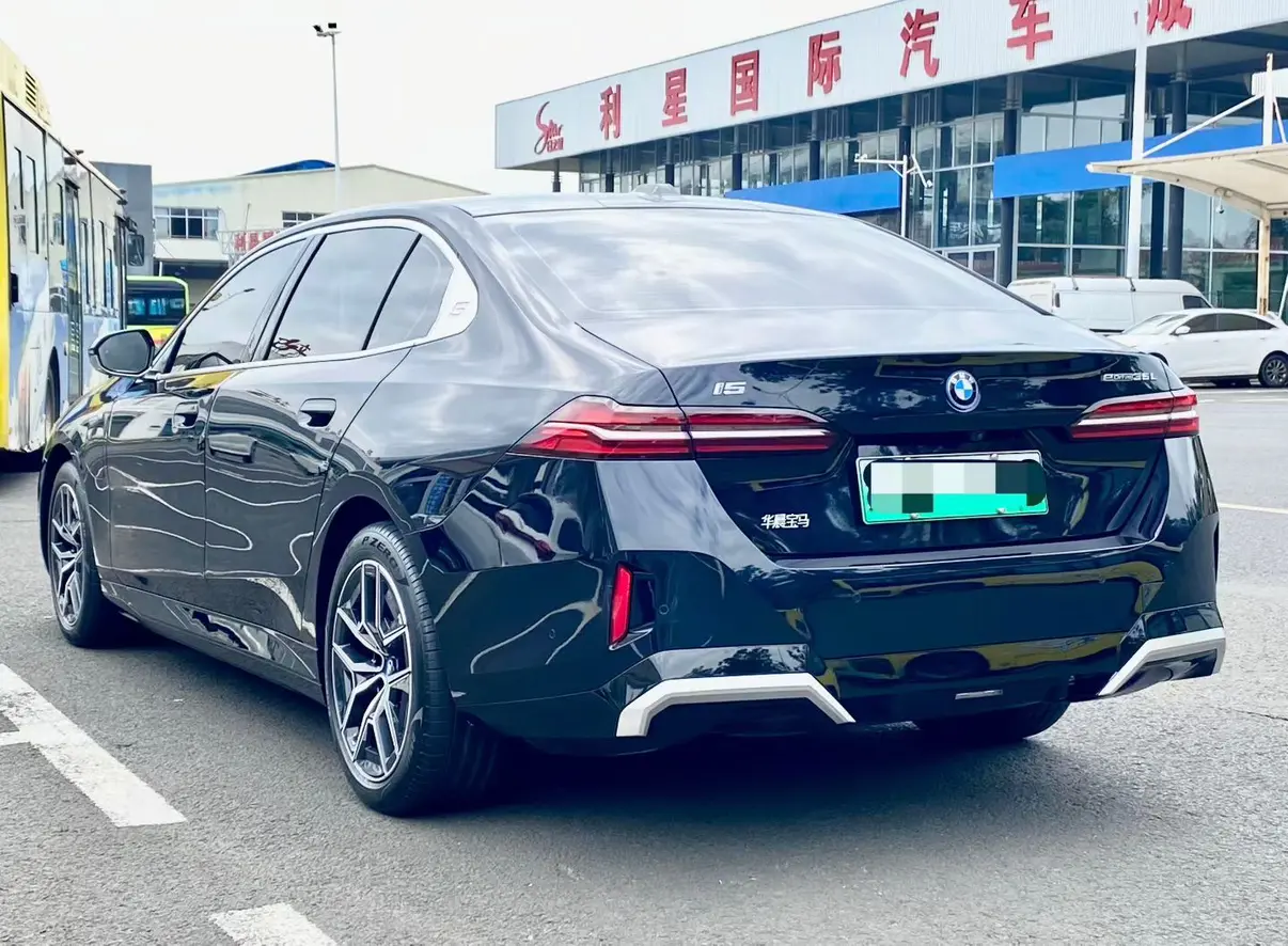 BMW i5