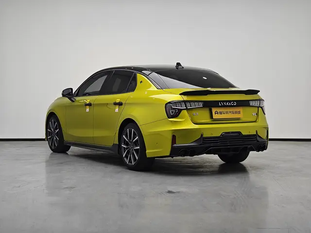 Lynk & Co 03