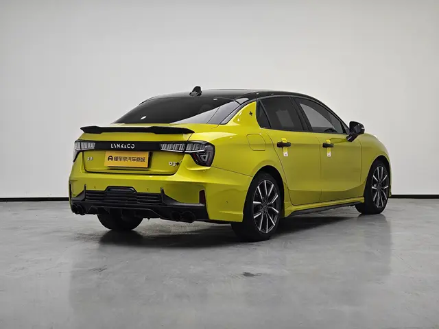 Lynk & Co 03