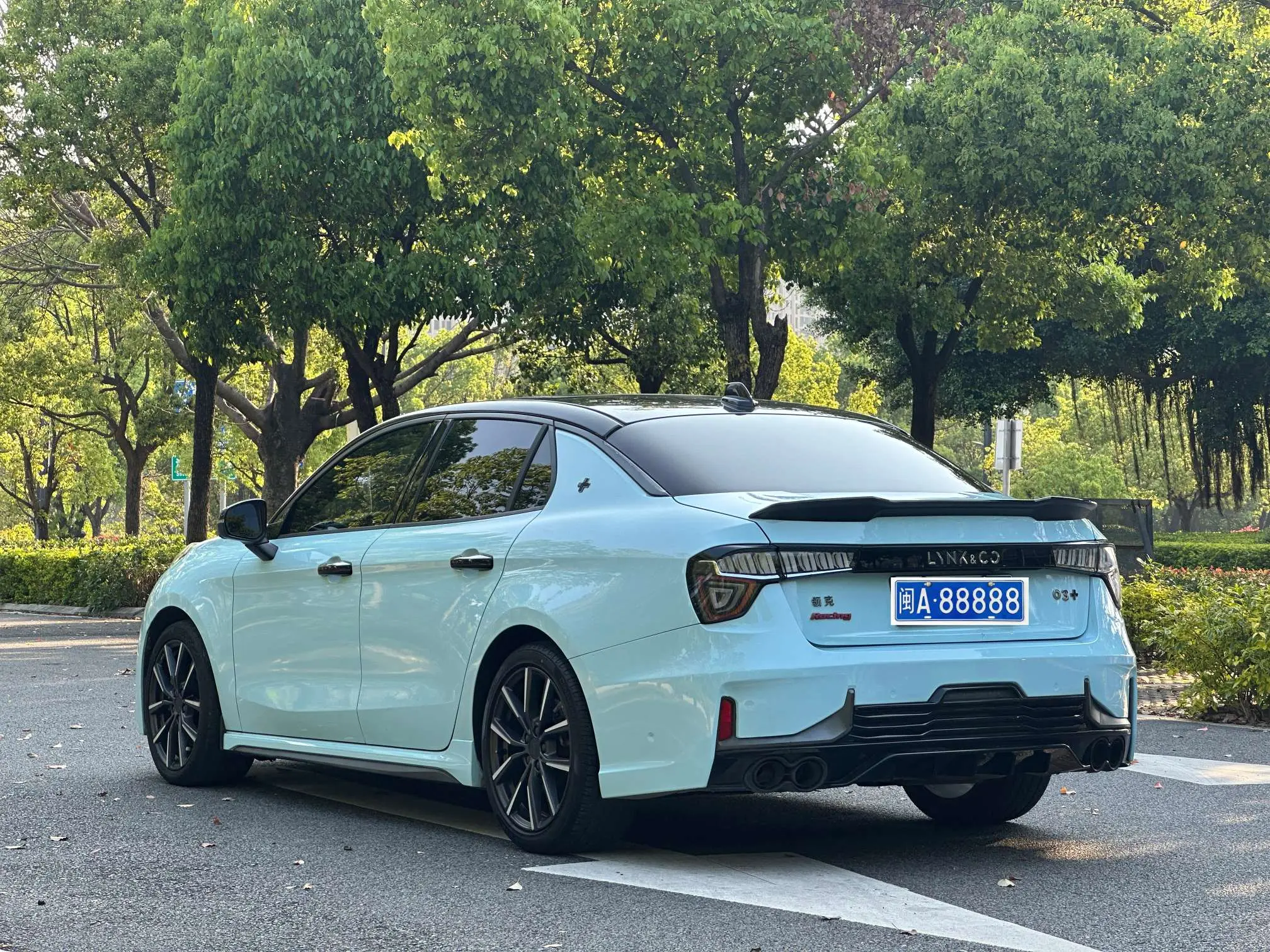 Lynk & Co 03