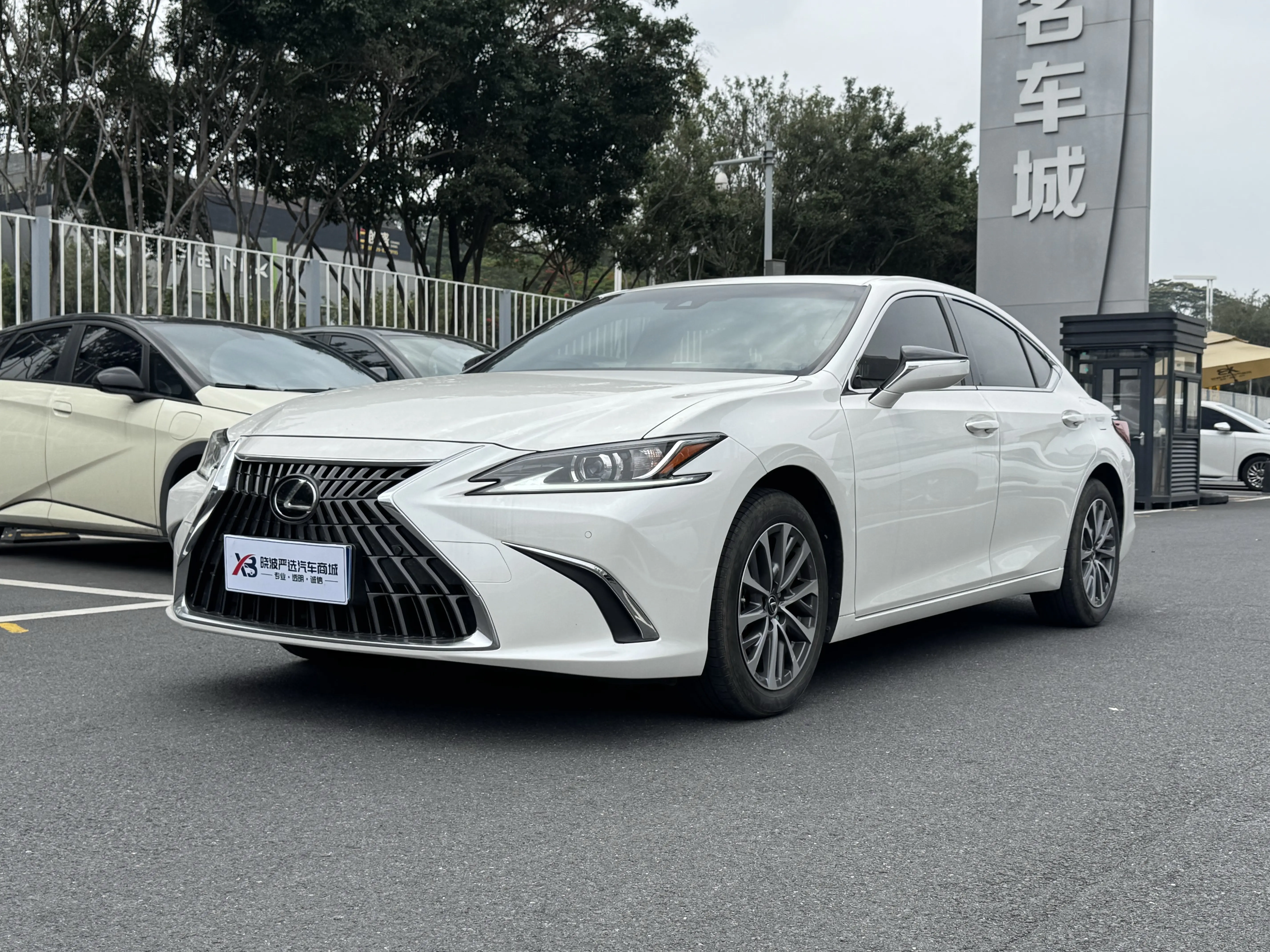 Lexus ES