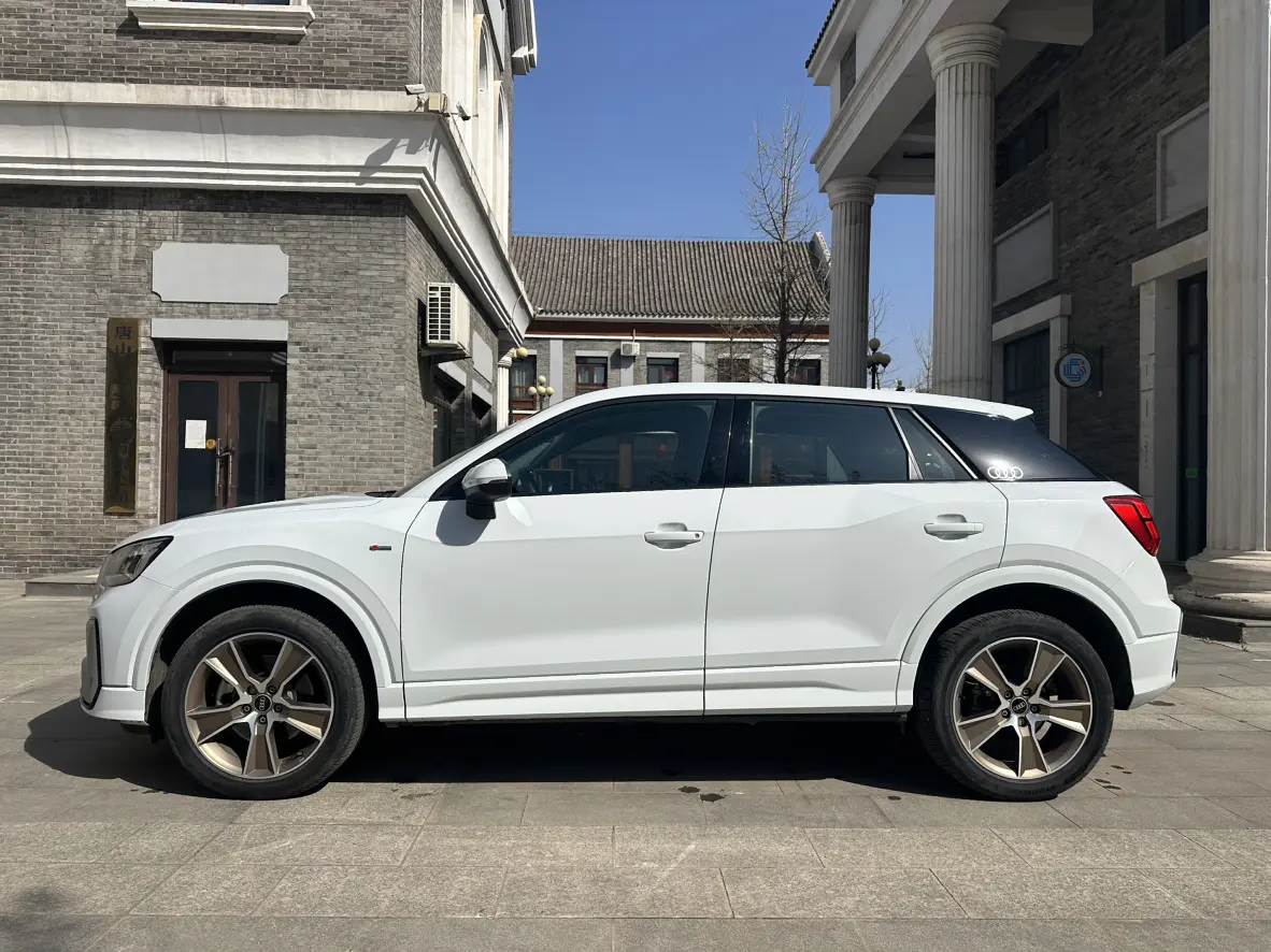 Audi Q2L