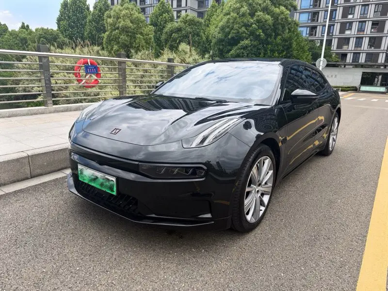 ZEEKR 001