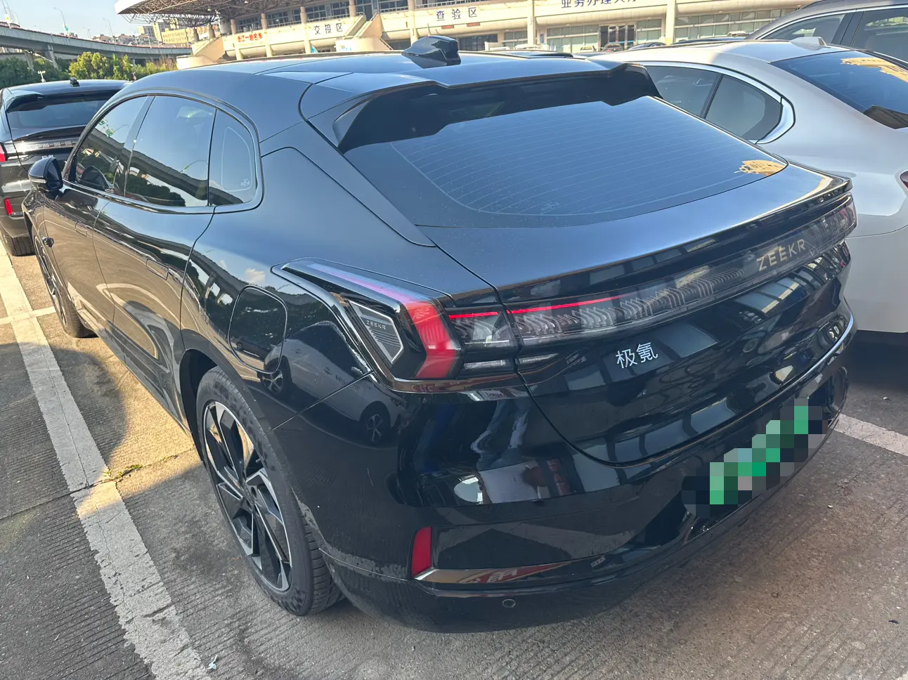 ZEEKR 001